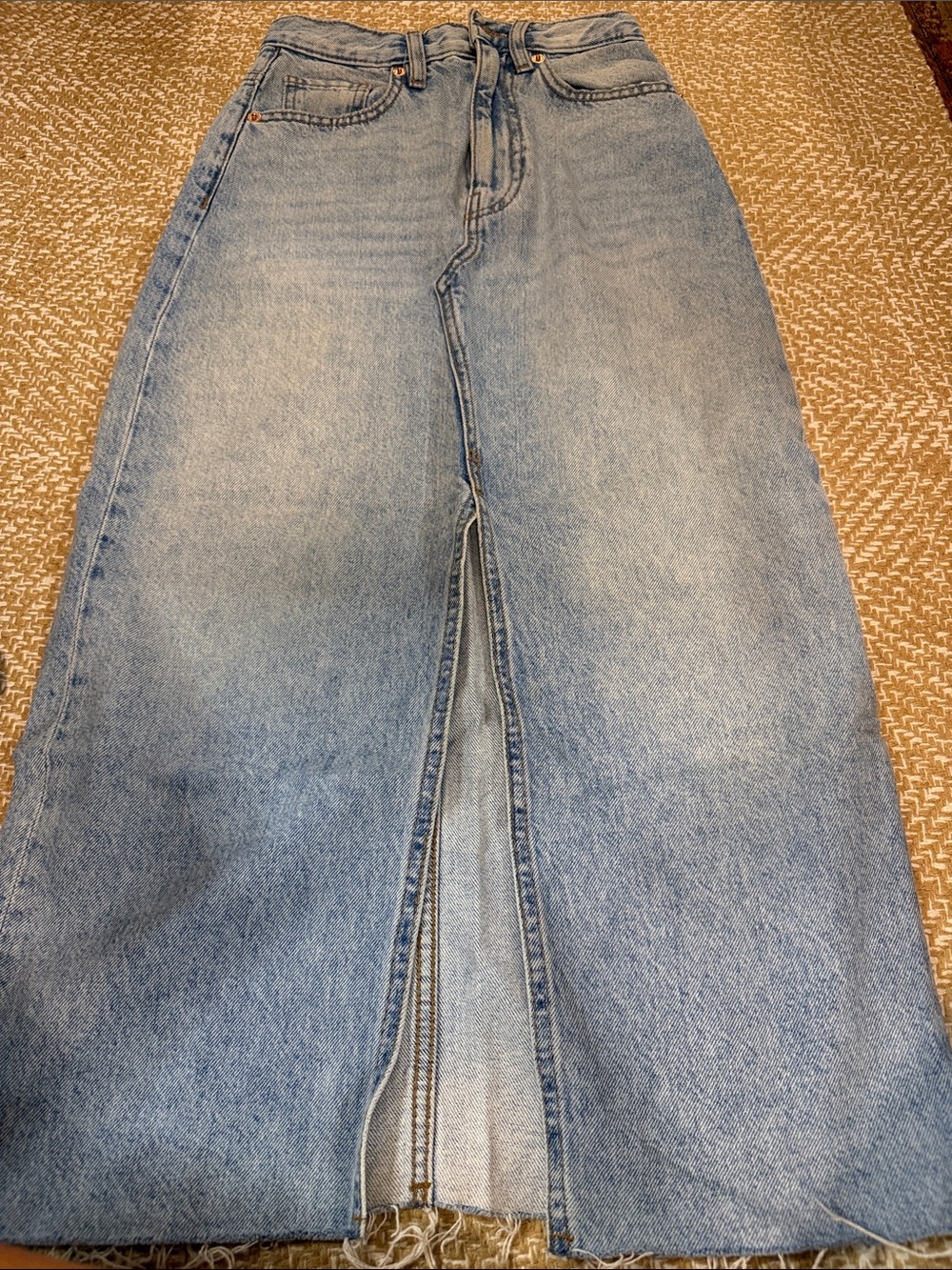 Mango skirt with cut in the middle. Like new . Says xxs but fits xs